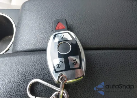 2013 Mercedes-Benz C 250 z USA, uszkodzony, nr VIN WDDGJ4HB9DF995203